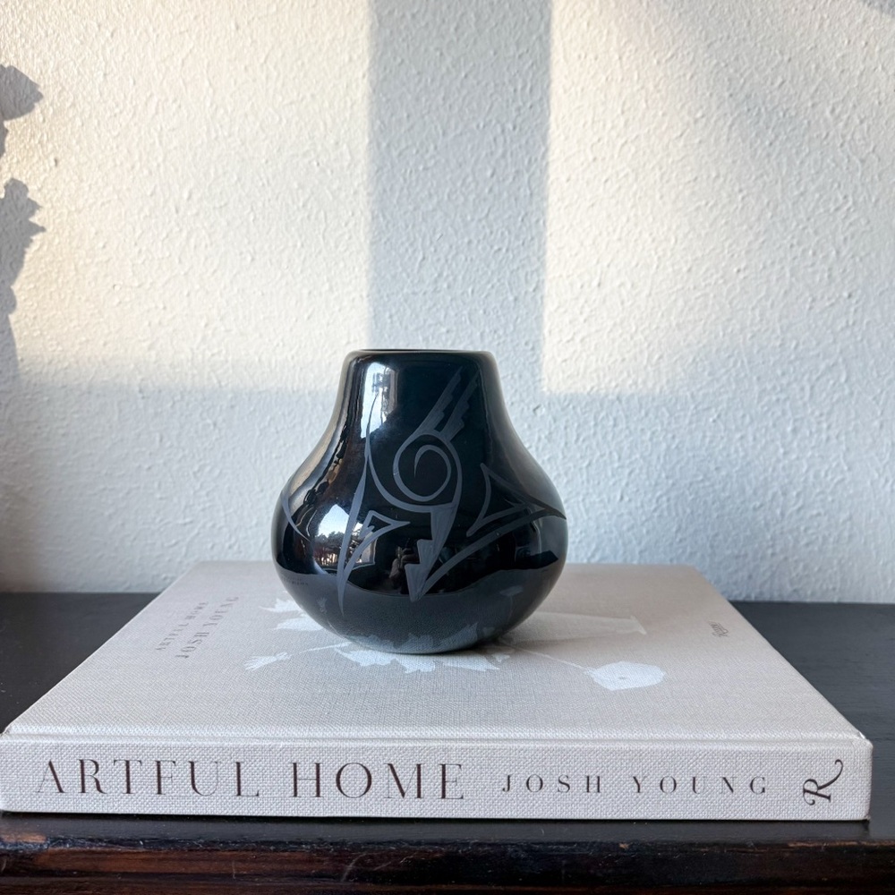 Vintage Cedar Mesa Signature Pottery Black Etched Vase 6”